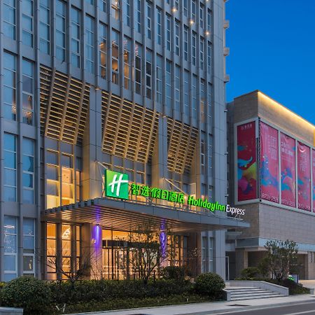 Holiday Inn Express Liyang Huafu, an IHG Hotel Bagian luar foto