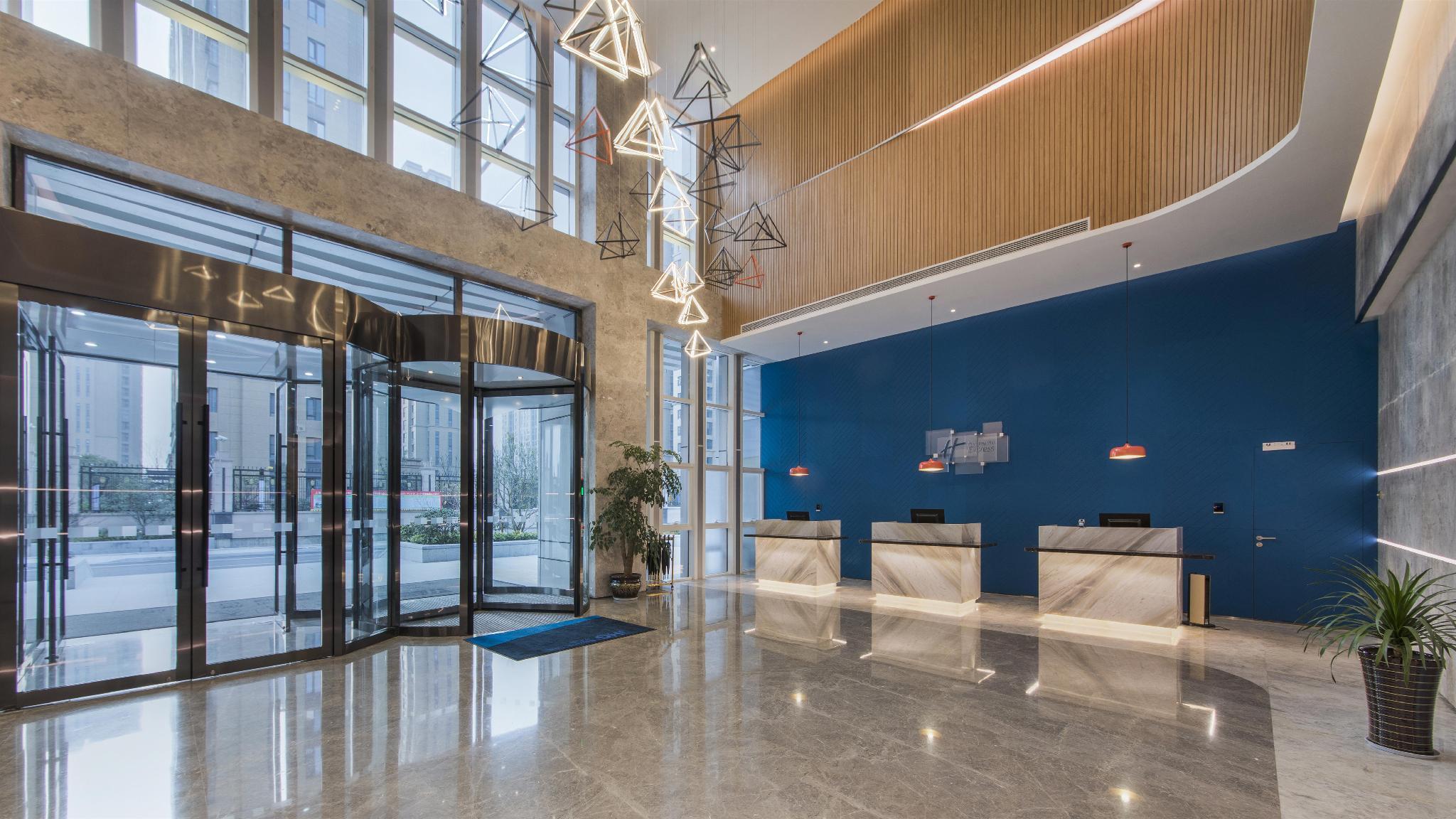 Holiday Inn Express Liyang Huafu, an IHG Hotel Bagian luar foto