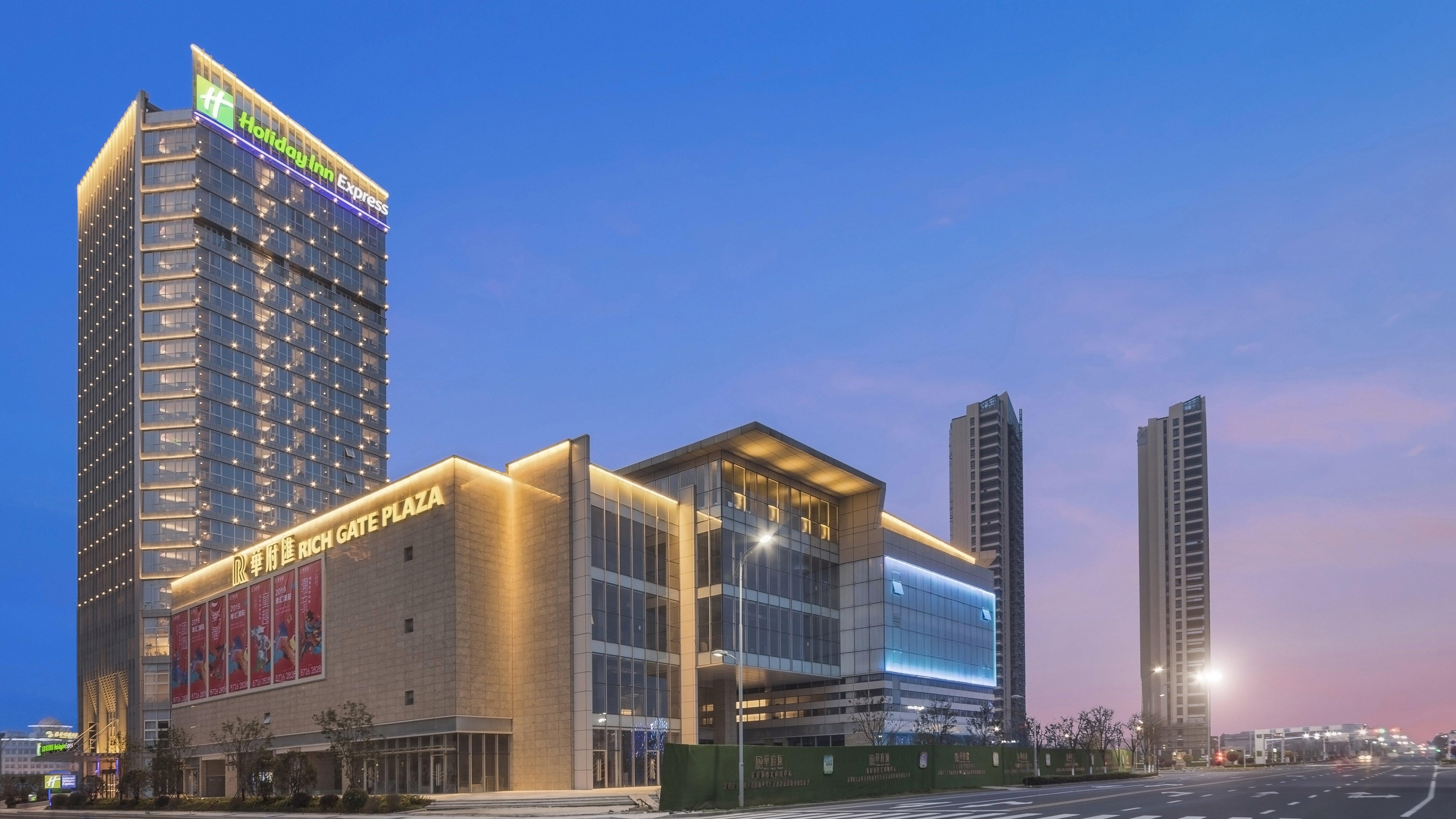 Holiday Inn Express Liyang Huafu, an IHG Hotel Bagian luar foto