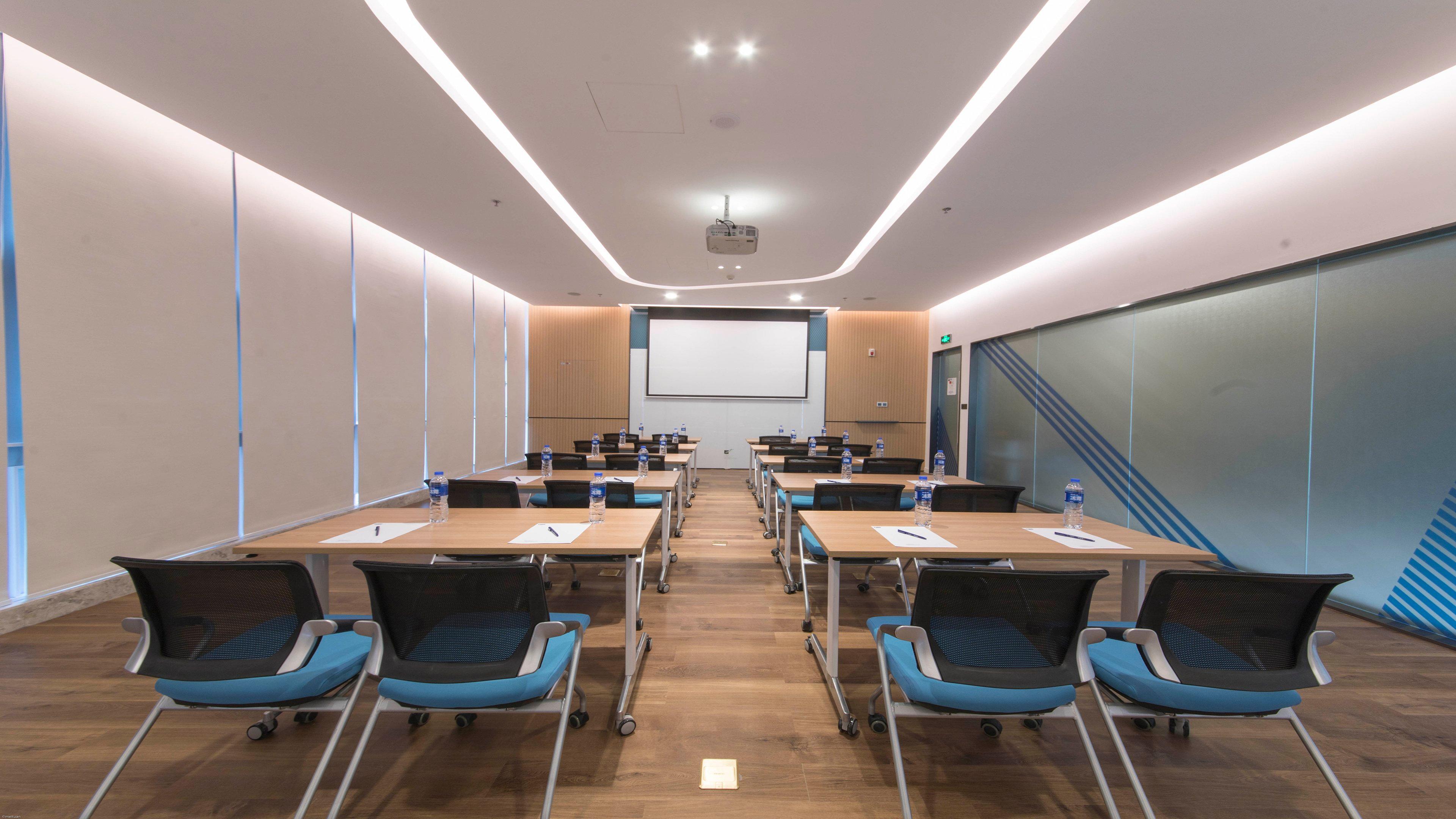Holiday Inn Express Liyang Huafu, an IHG Hotel Bagian luar foto