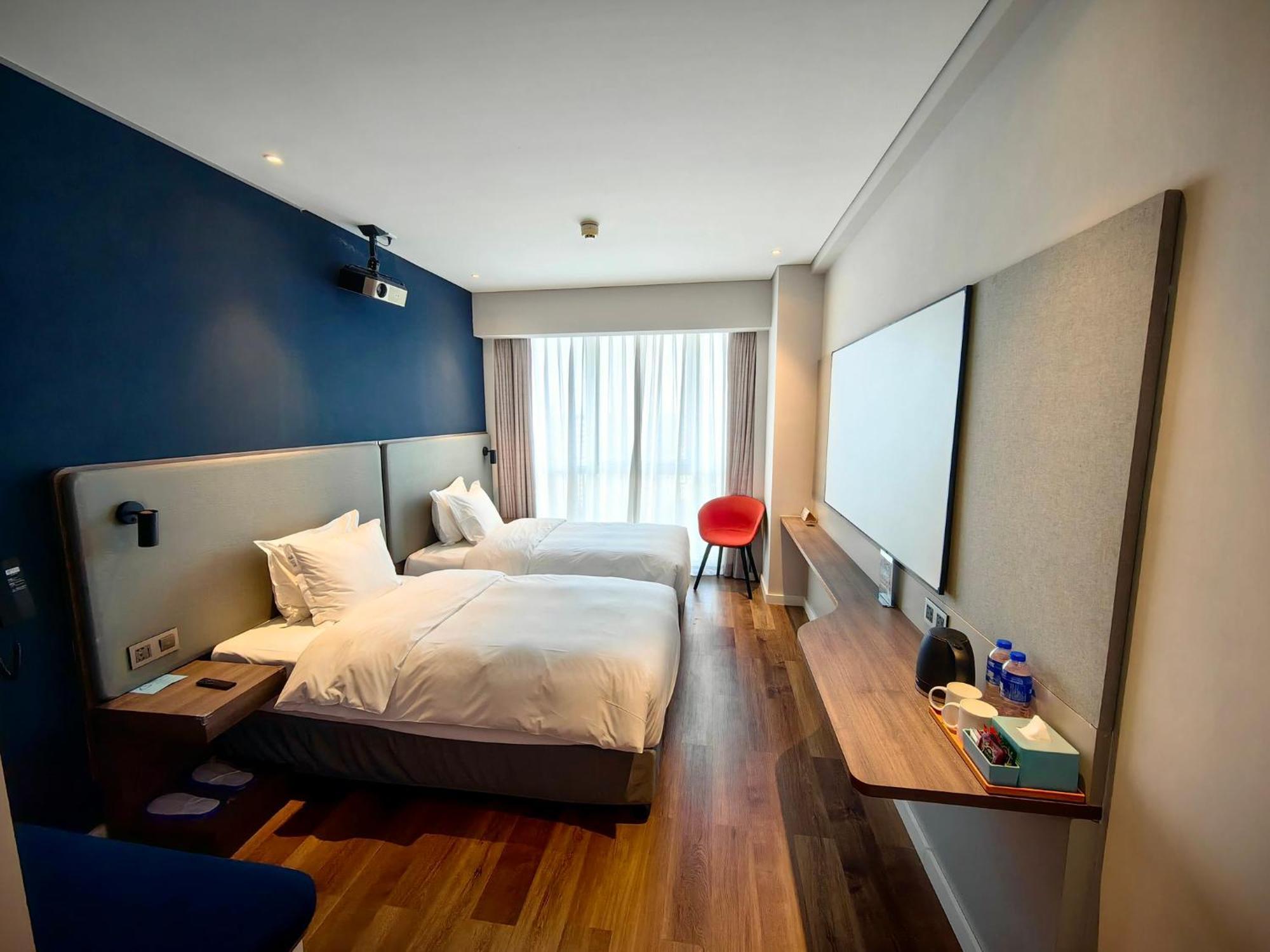Holiday Inn Express Liyang Huafu, an IHG Hotel Bagian luar foto