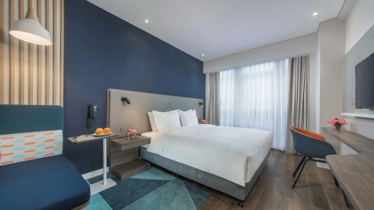 Holiday Inn Express Liyang Huafu, an IHG Hotel Bagian luar foto